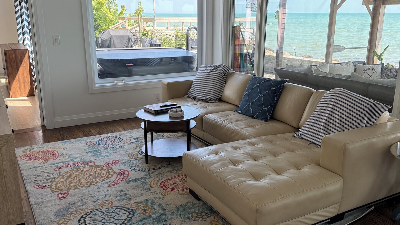 Photo of Livingroom in Amherstburg