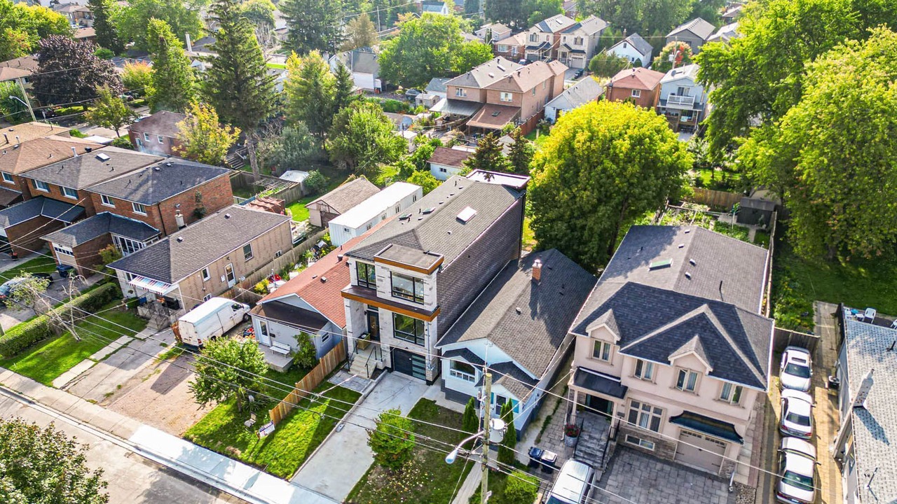 Photo of Outdoor in Birch Cliff Heights