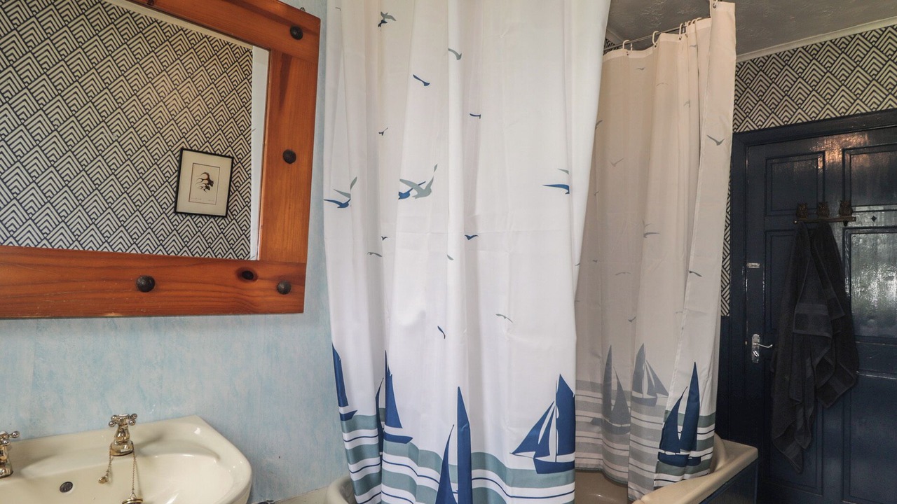 Photo of Bathroom in Maud