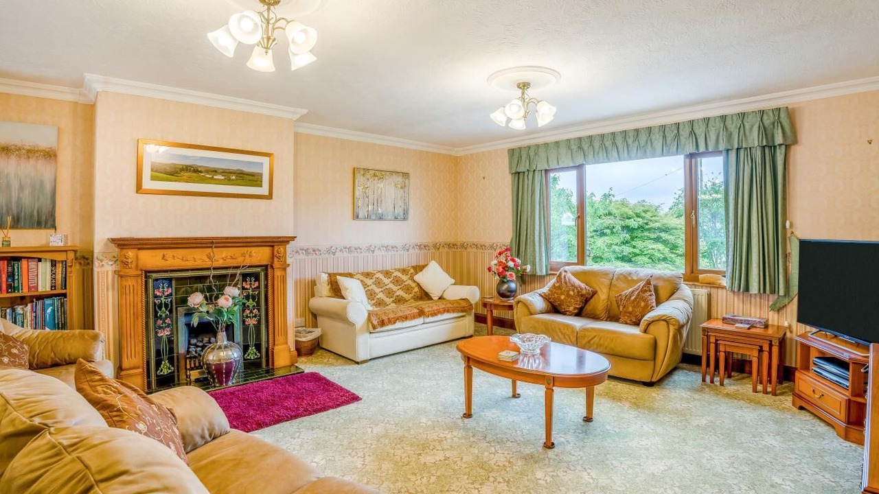 Photo of Livingroom in Saint John's Town of Dalry