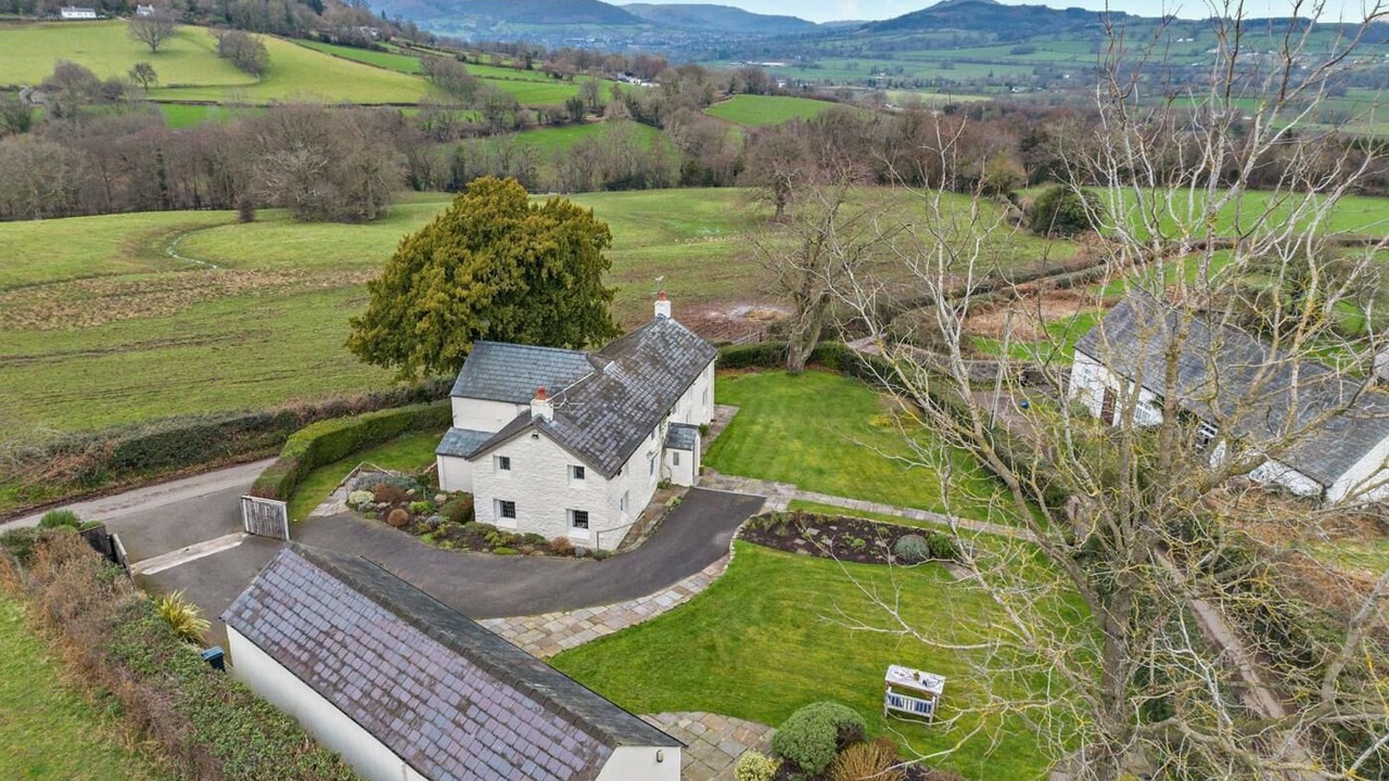 Photo of Outdoor in Llanvair Kilgeddin