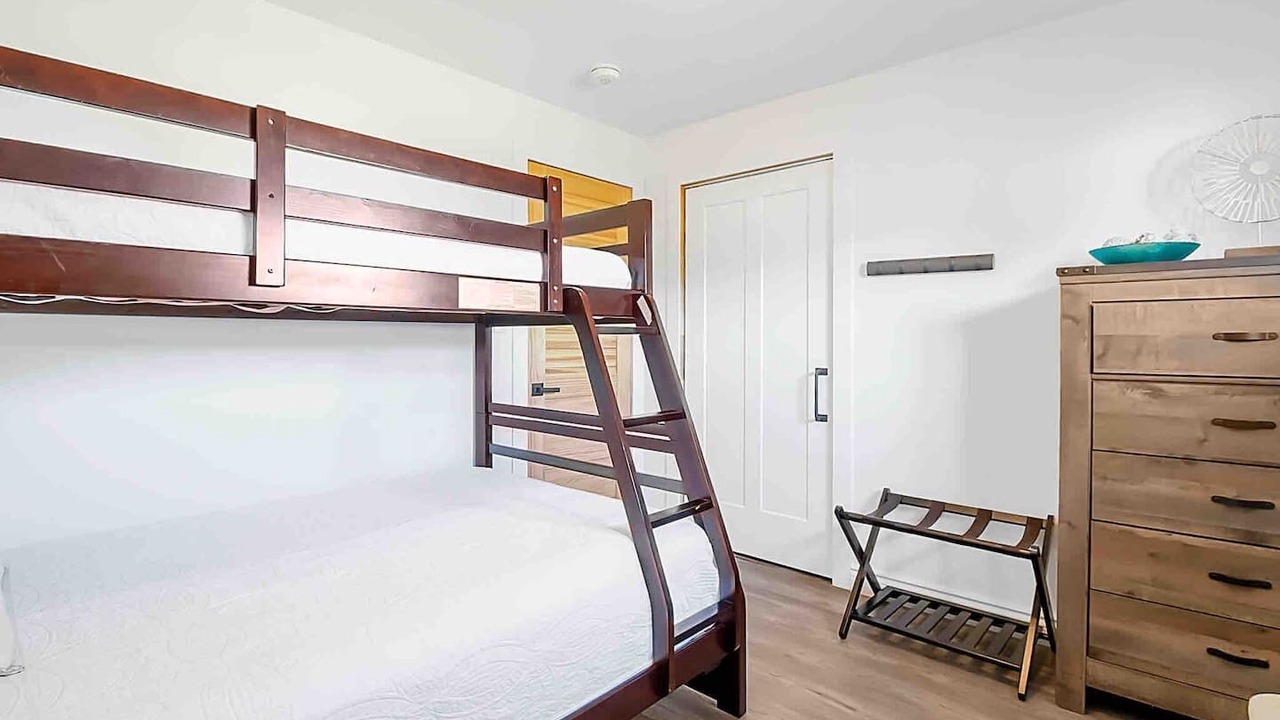 Photo of Bedroom in Lakeshore