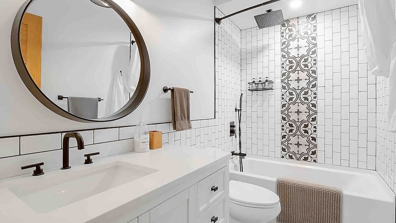 Photo of Bathroom in Lakeshore