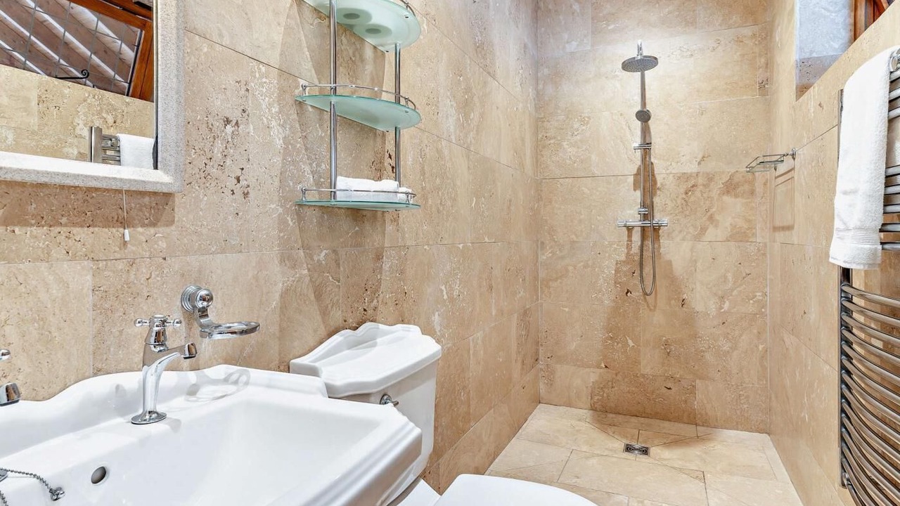Photo of Bathroom in Llanvair Kilgeddin