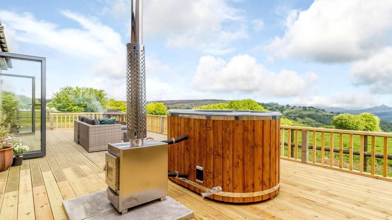 Photo of Patio Balcony in Llanvair Kilgeddin