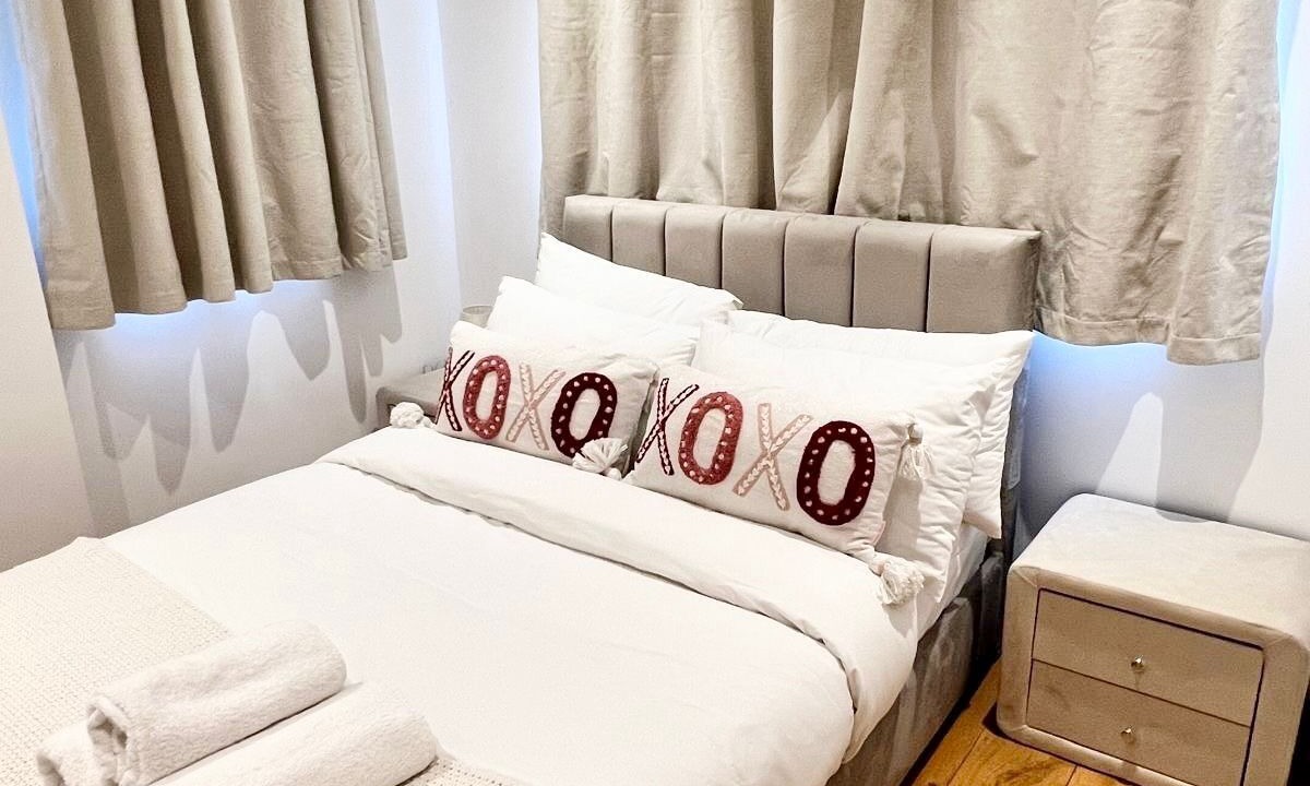 Photo of Bedroom in Hale