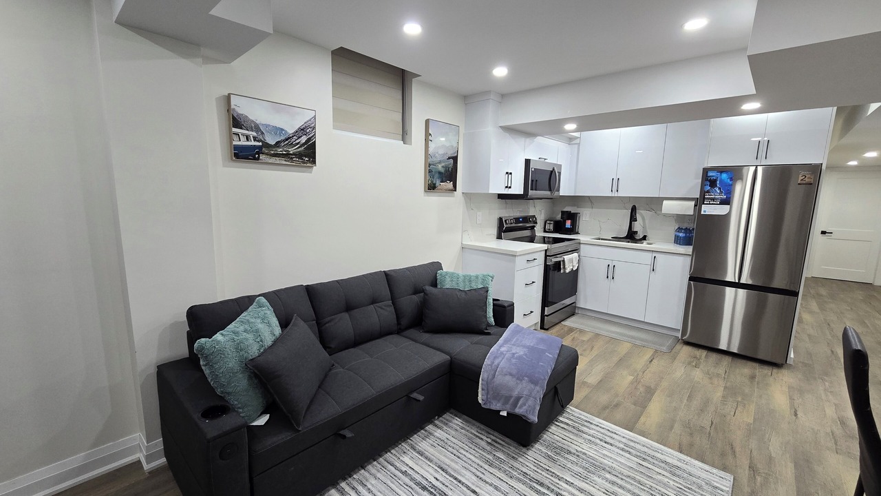 Photo of Livingroom in Halton Regional Municipality