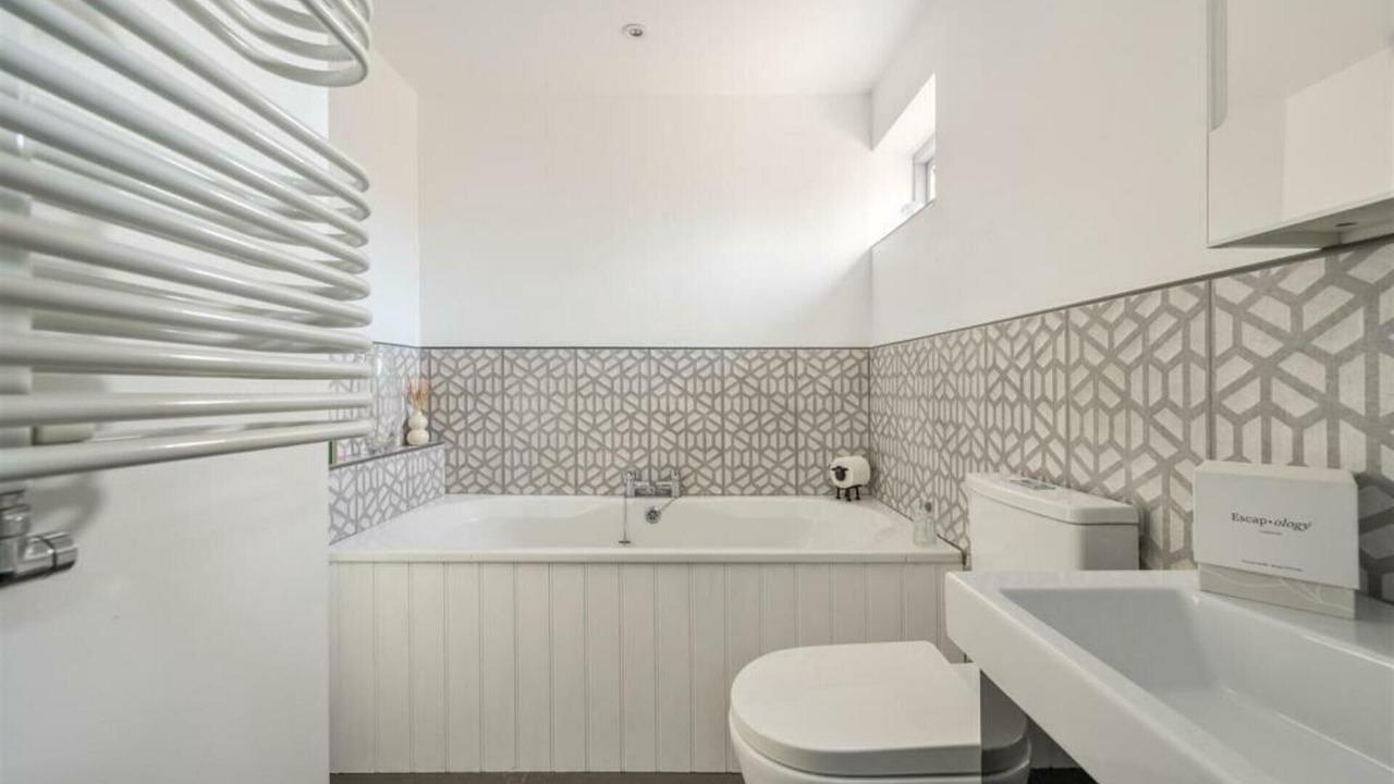 Photo of Bathroom in Church End