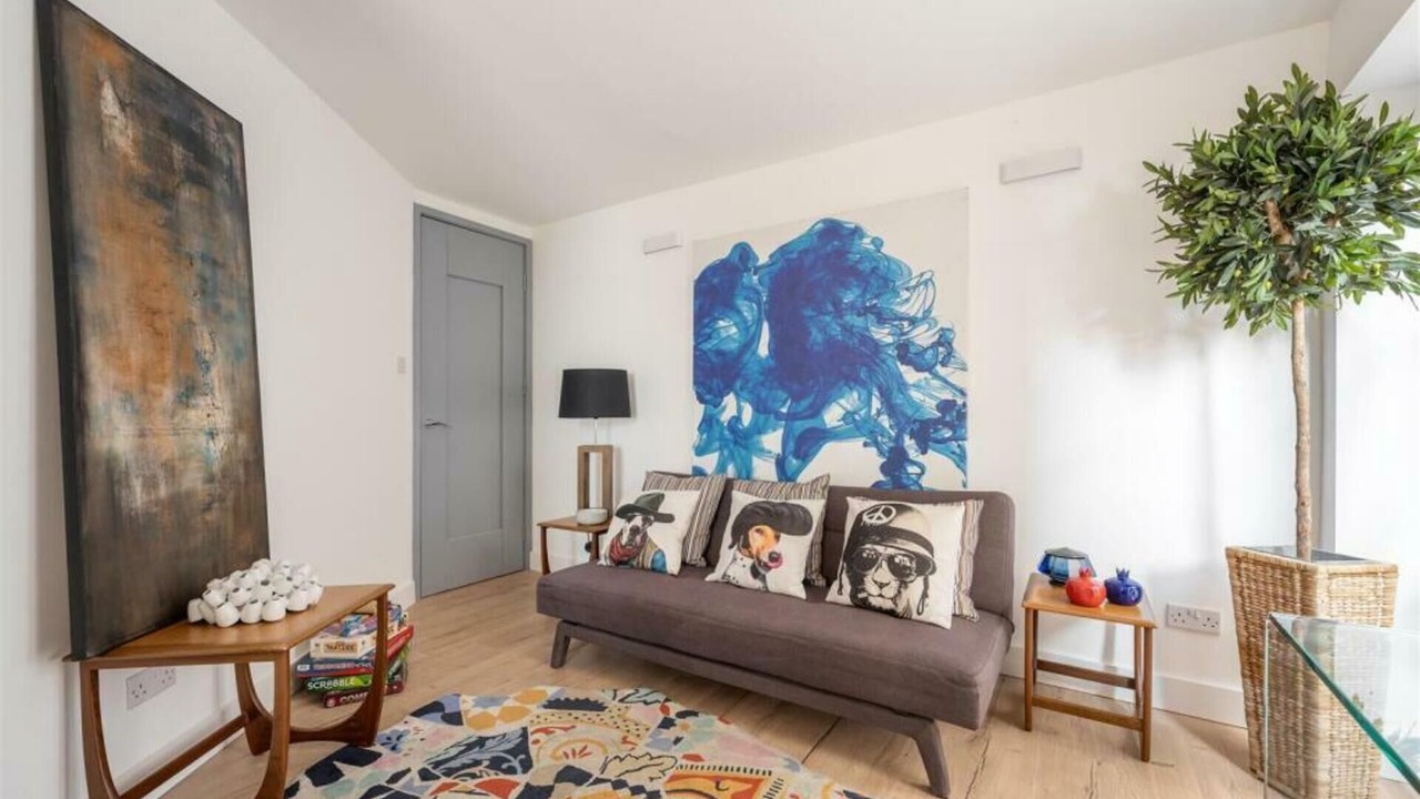 Photo of Livingroom in Church End
