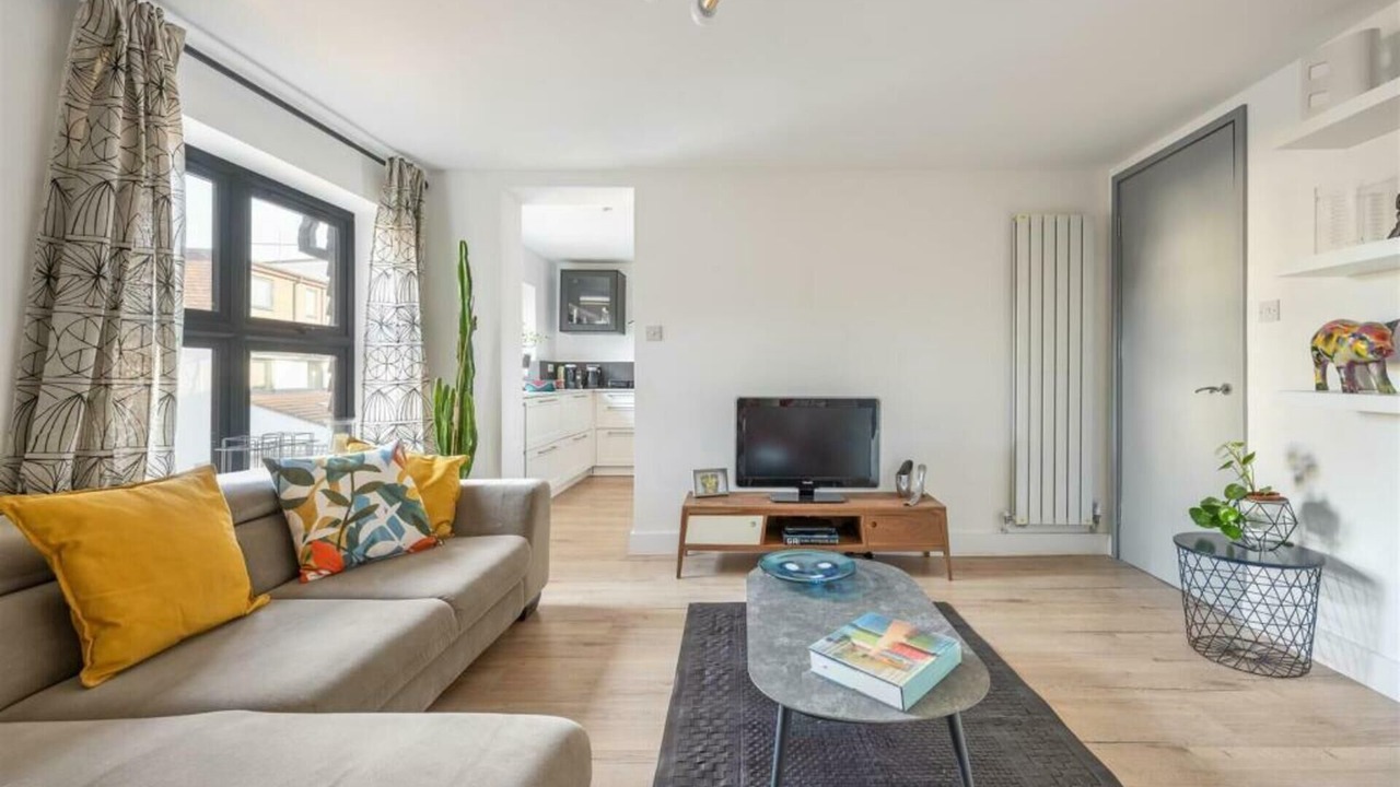 Photo of Livingroom in Church End