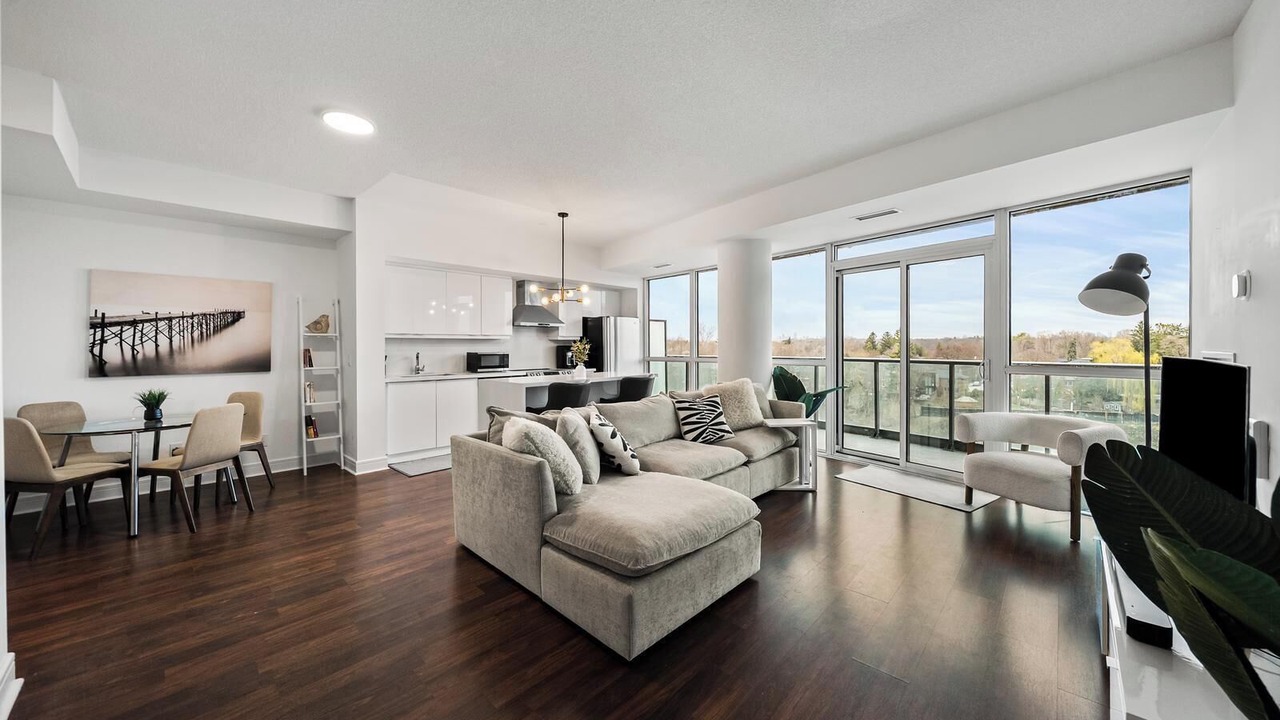 Photo of Livingroom in Thorncliffe Park