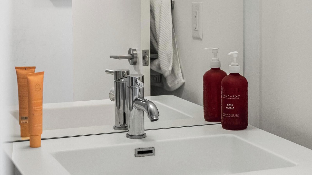 Photo of Bathroom in Thorncliffe Park