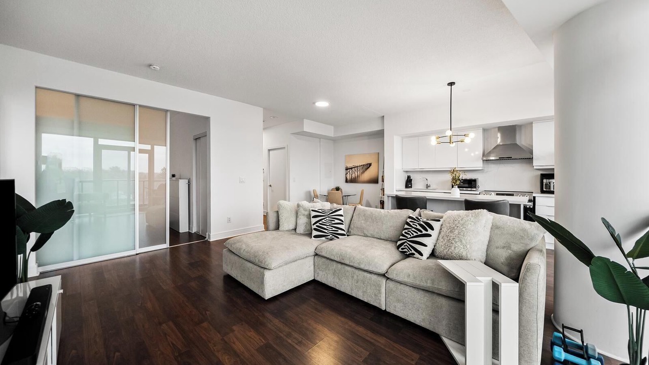 Photo of Livingroom in Thorncliffe Park