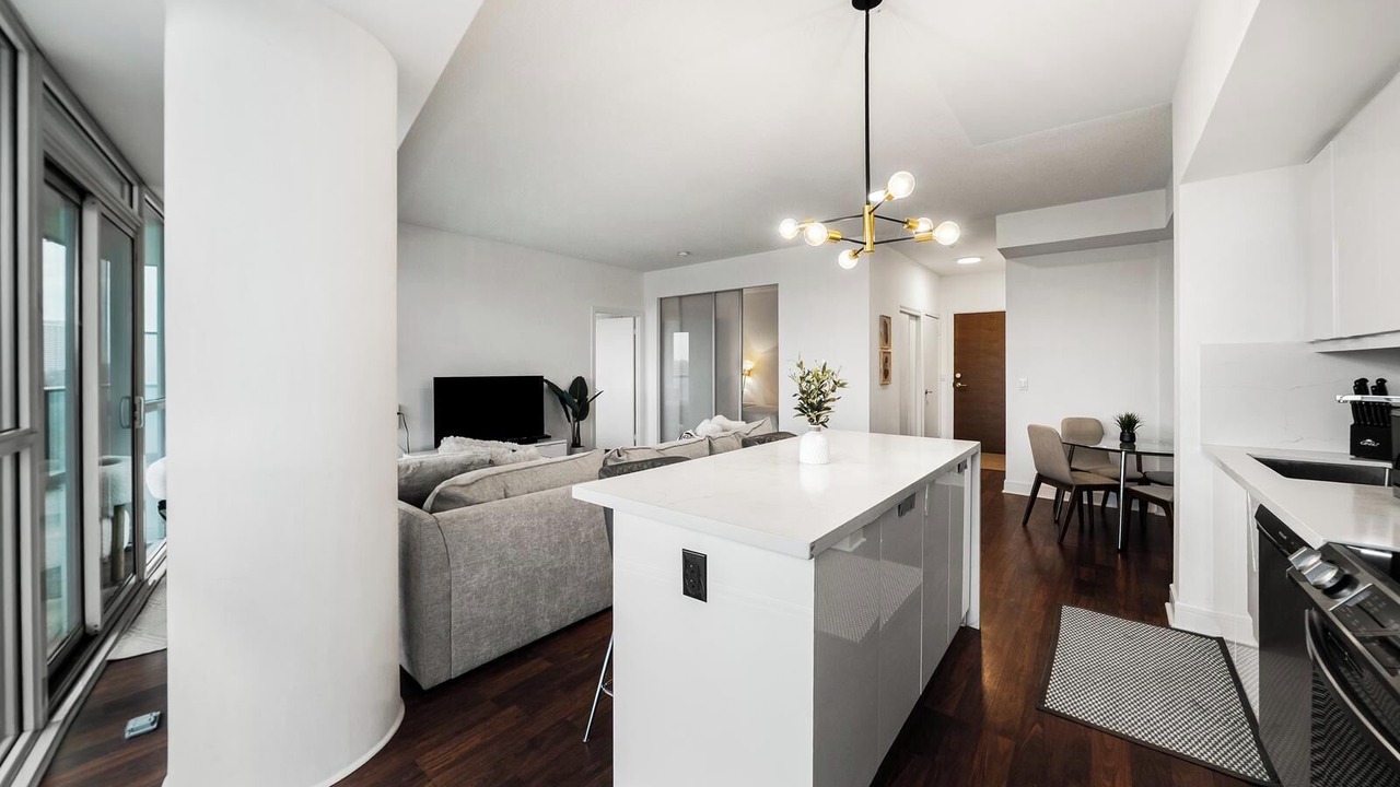 Photo of Livingroom in Thorncliffe Park
