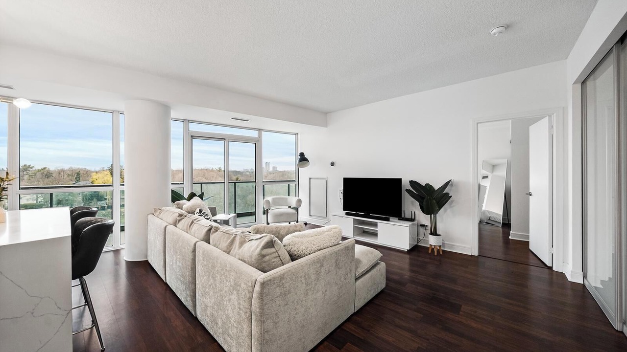 Photo of Livingroom in Thorncliffe Park