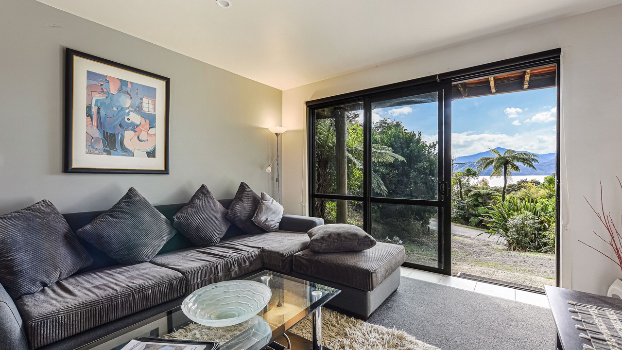 Photo of Livingroom in Moetapu Bay