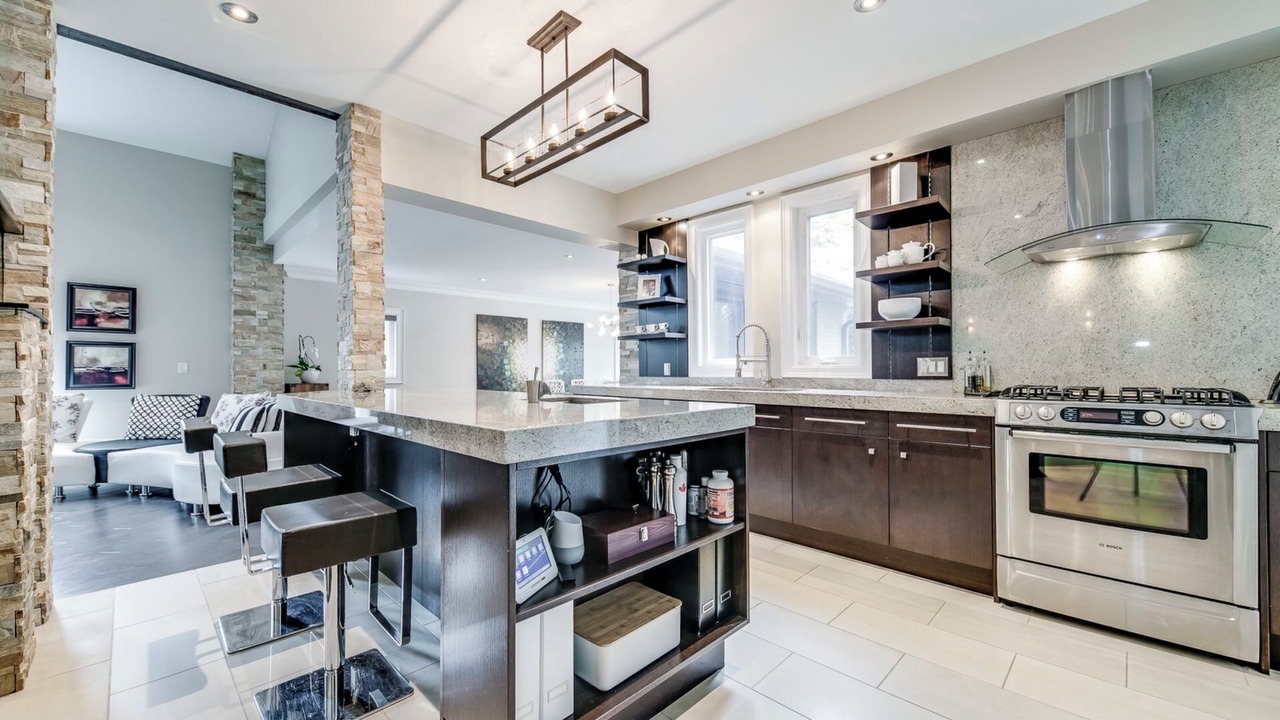 Photo of Kitchen in West Oakville