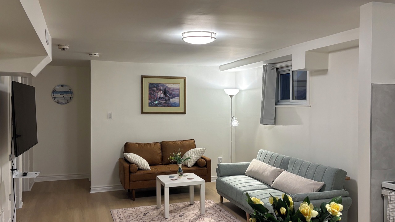 Photo of Livingroom in L'Amoreaux