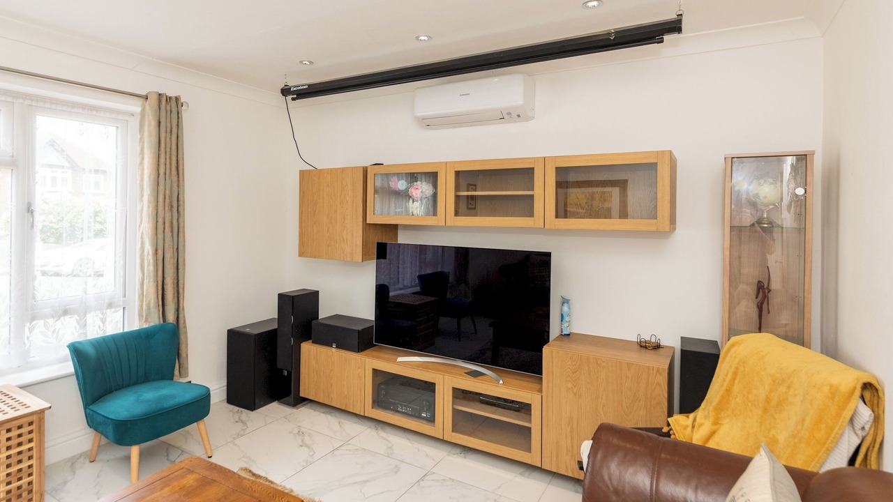 Photo of Livingroom in Reading