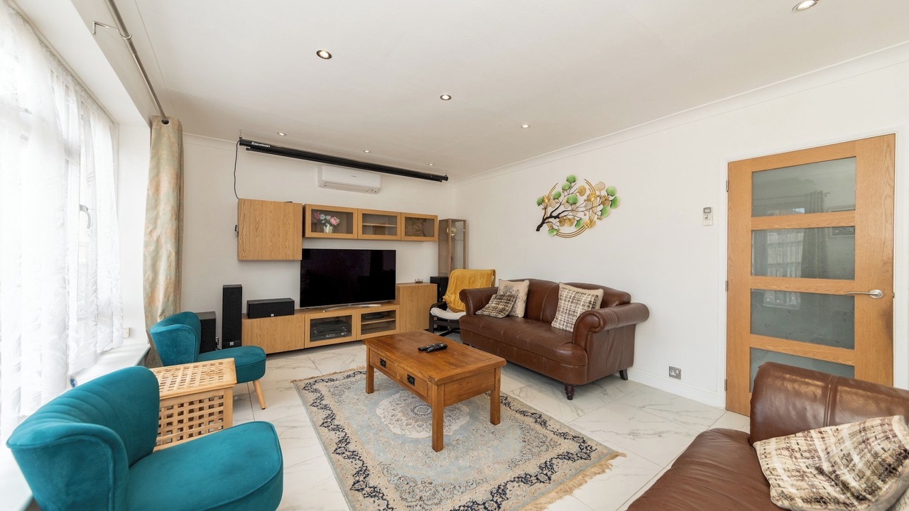 Photo of Livingroom in Reading