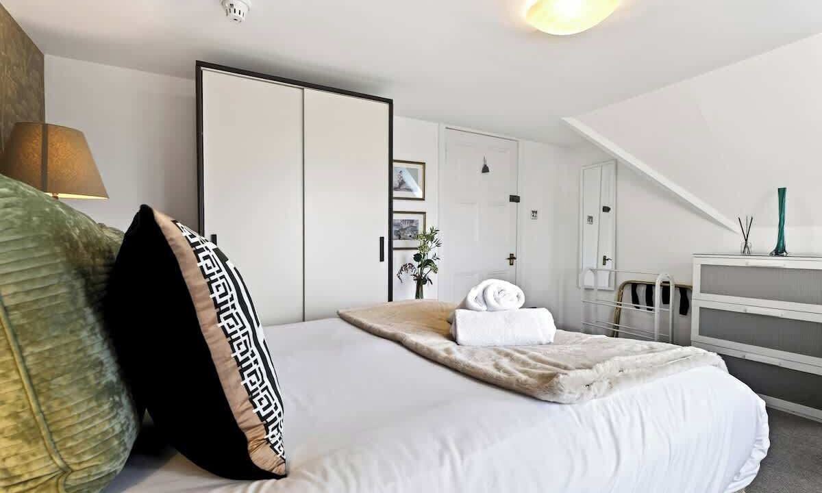 Photo of Bedroom in Paisley