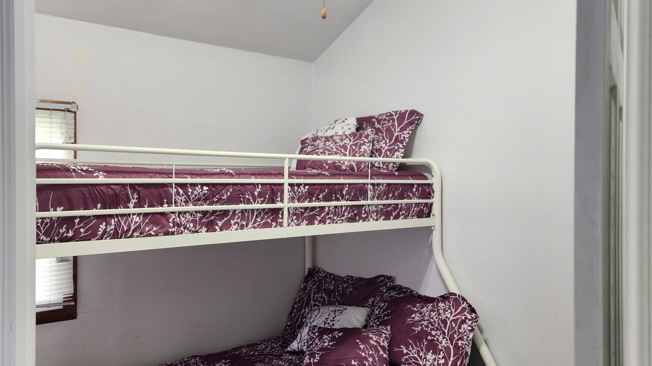 Photo of Bedroom in Levergood Beach