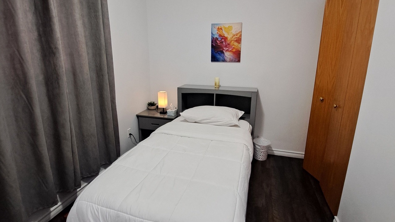 Photo of Bedroom in Lakeshore