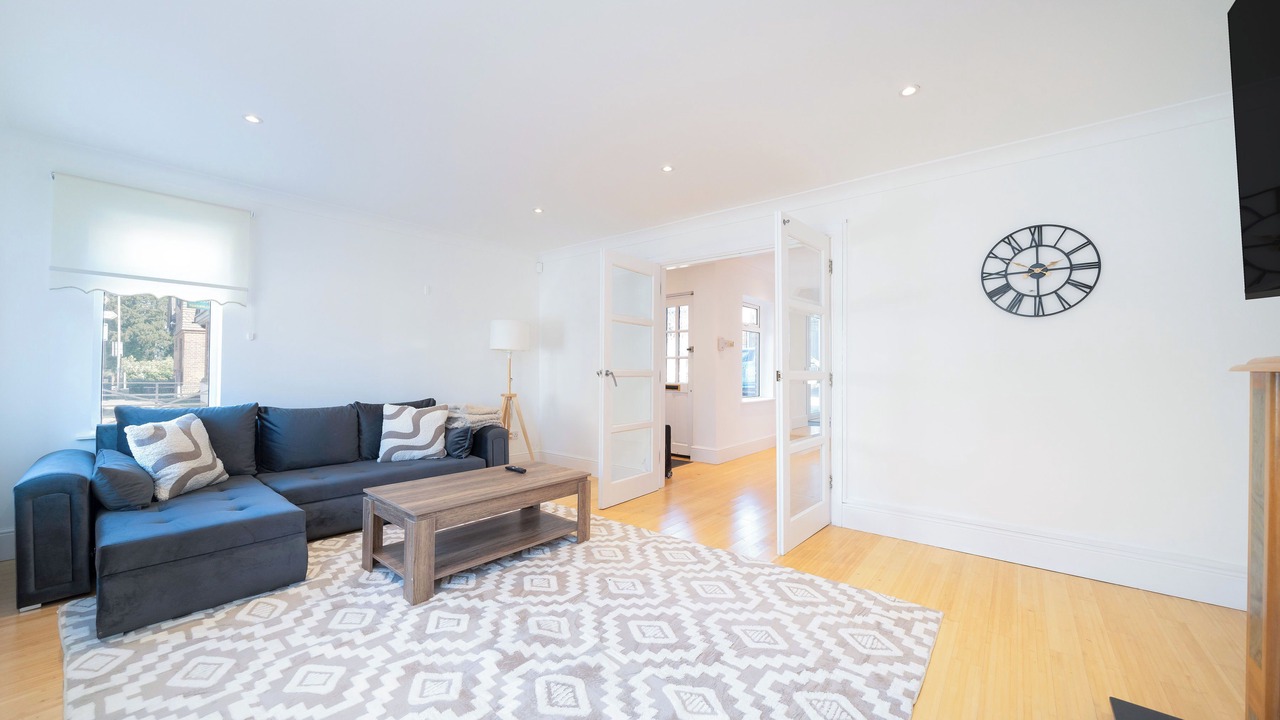 Photo of Livingroom in Elstree