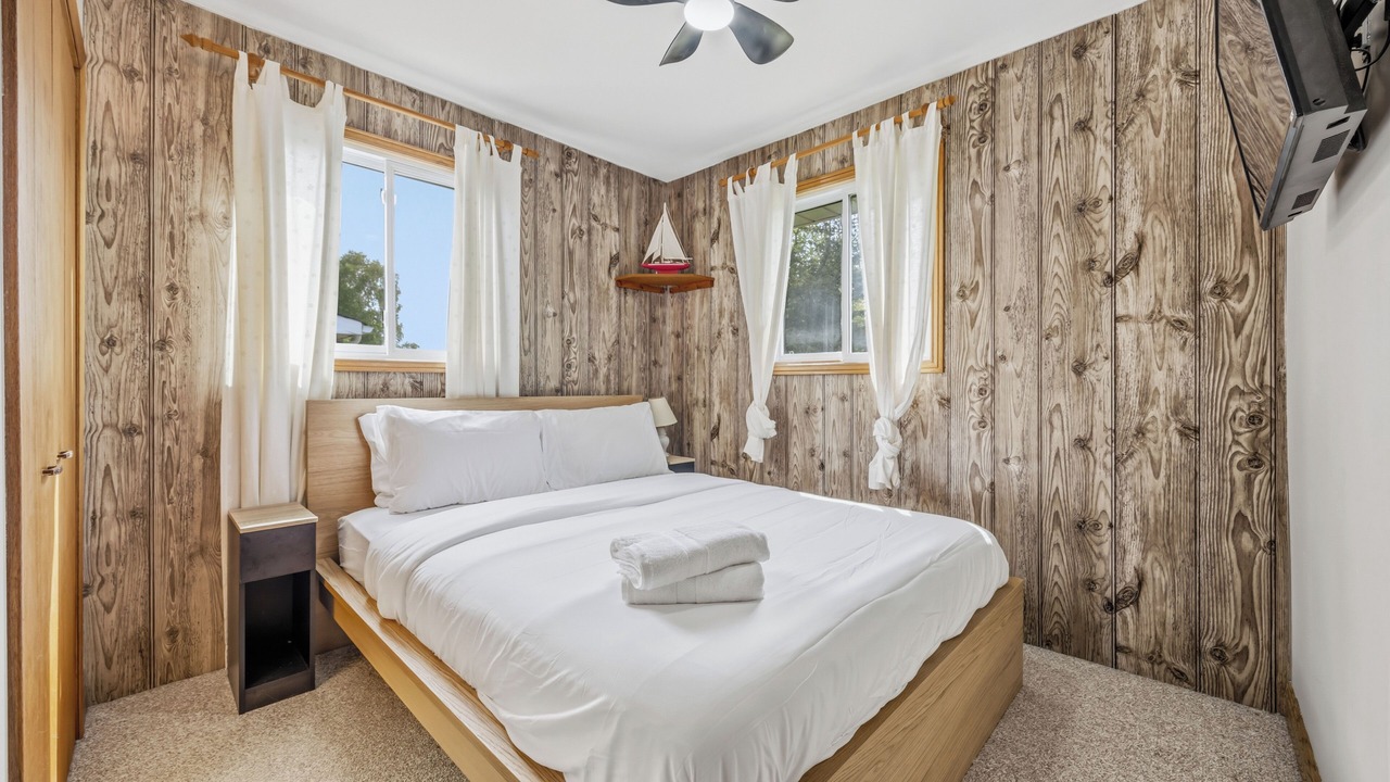 Photo of Bedroom in Lambton Shores
