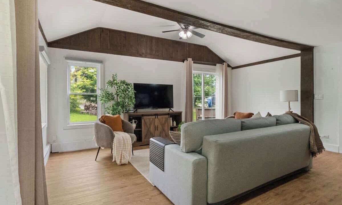 Photo of Livingroom in Fort Erie