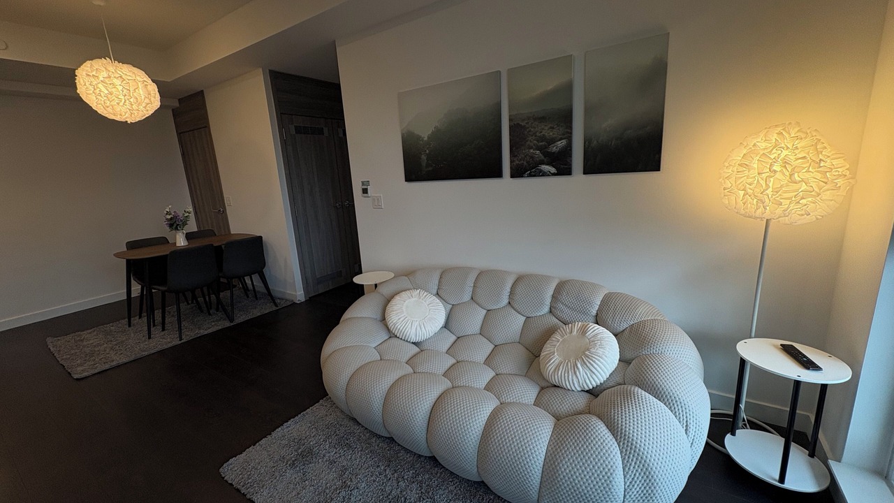 Photo of Livingroom in Bayview Village
