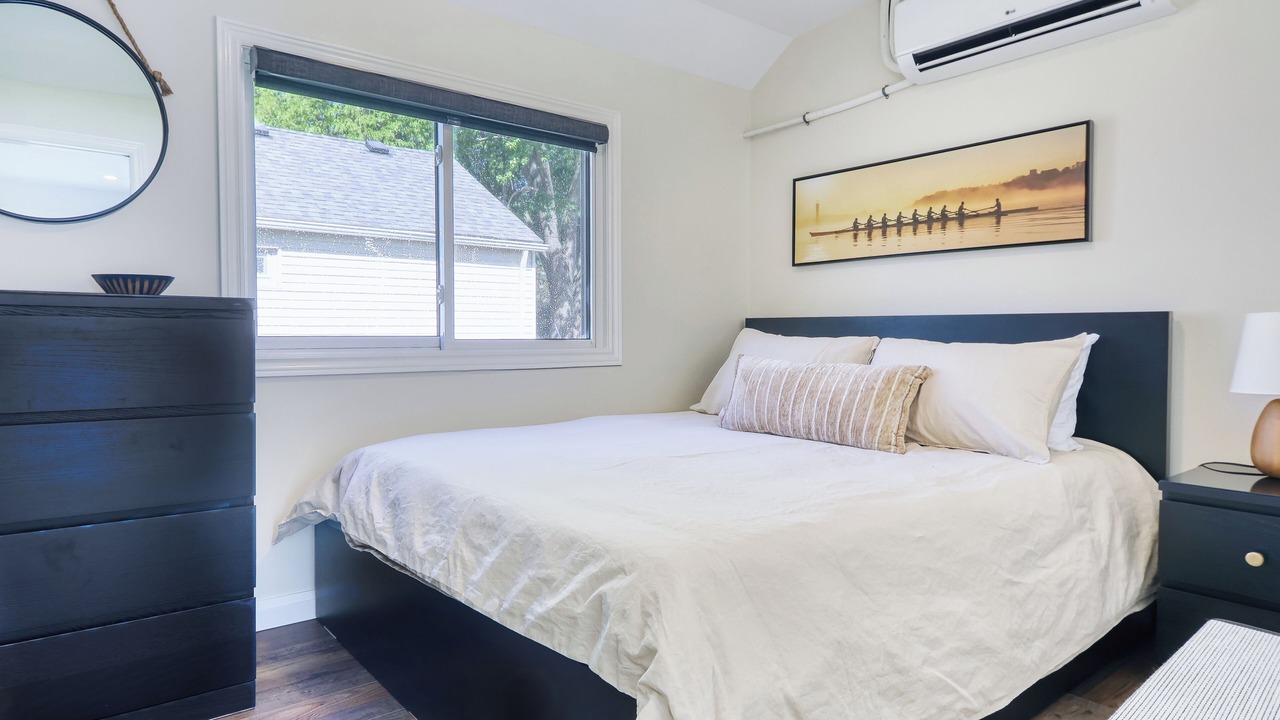 Photo of Bedroom in Port Dalhousie