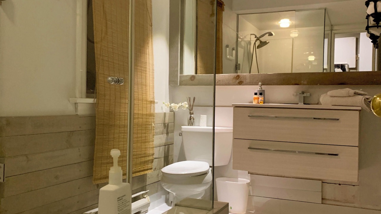 Photo of Bathroom in Lawrence Park
