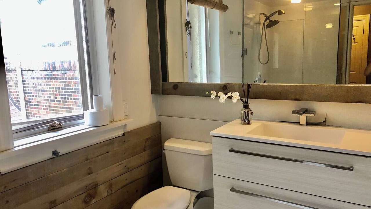 Photo of Bathroom in Lawrence Park