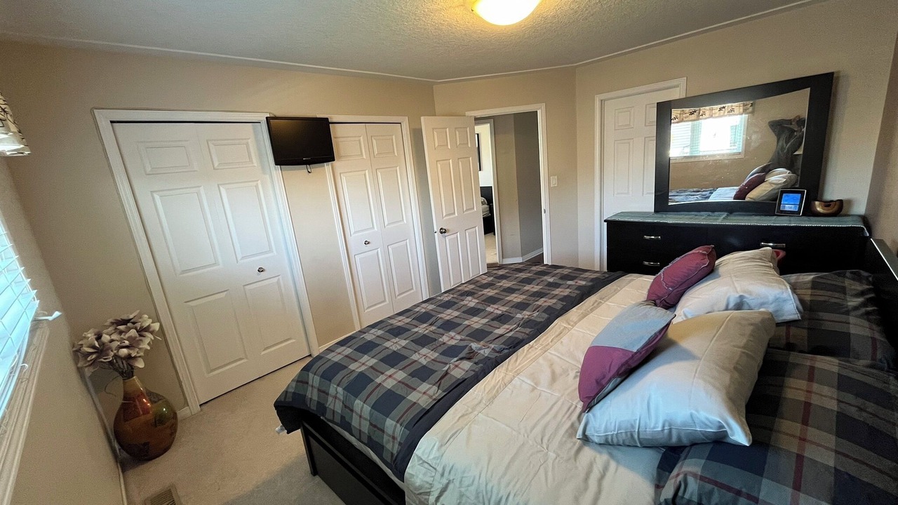 Photo of Bedroom in Amherstview