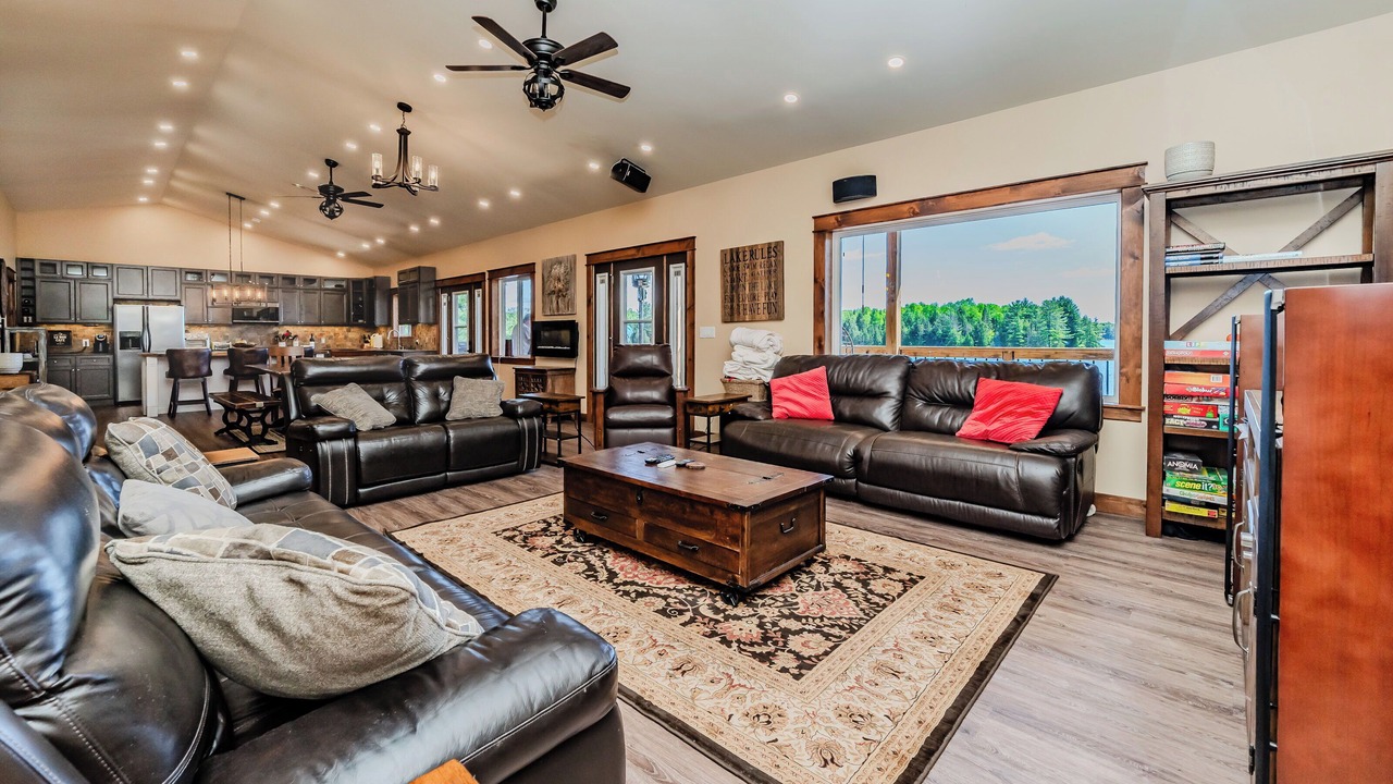 Photo of Livingroom in McMurrich/Monteith