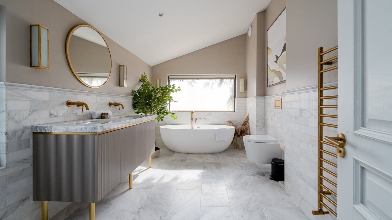 Photo of Bathroom in Junction