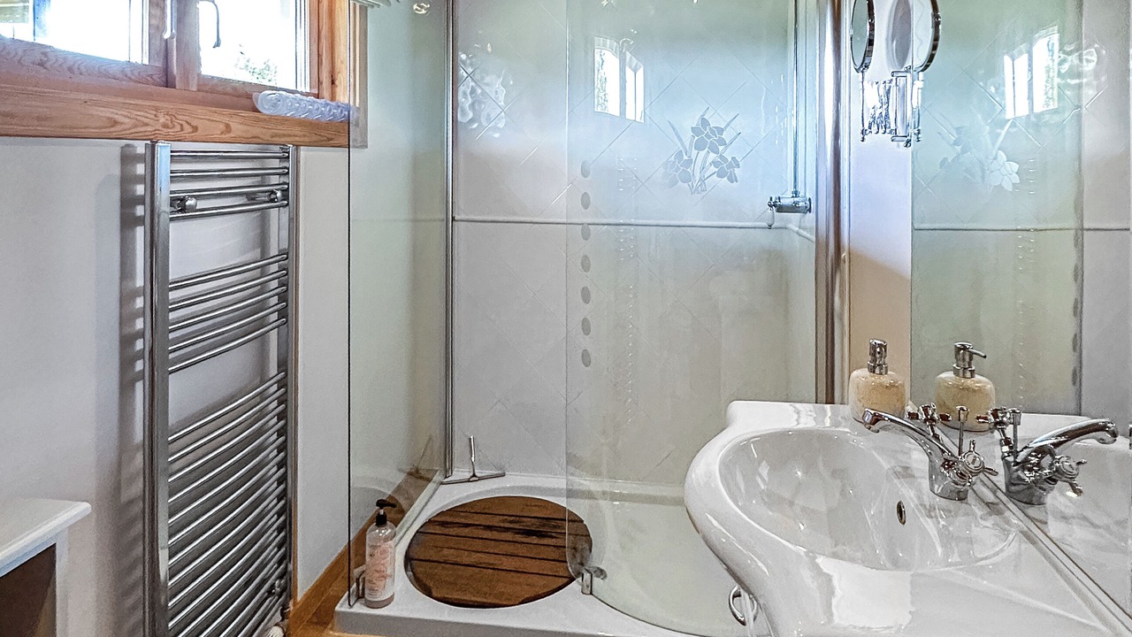 Photo of Bathroom in Hopton