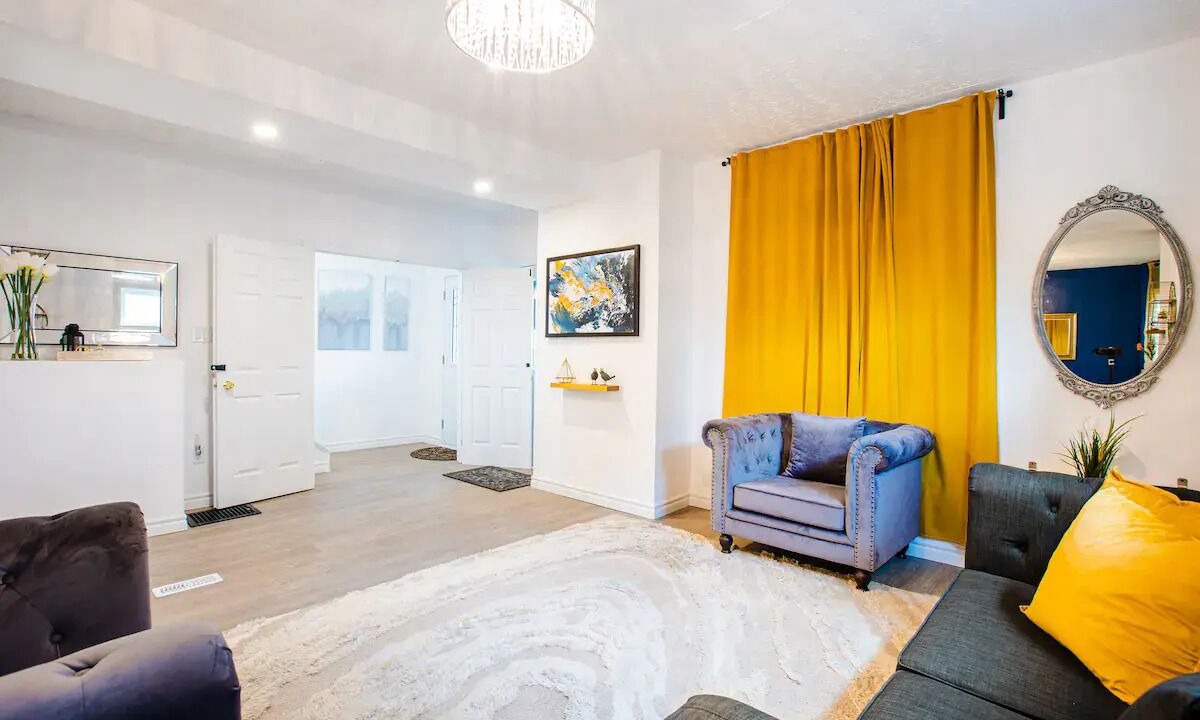 Photo of Livingroom in Niagara Falls
