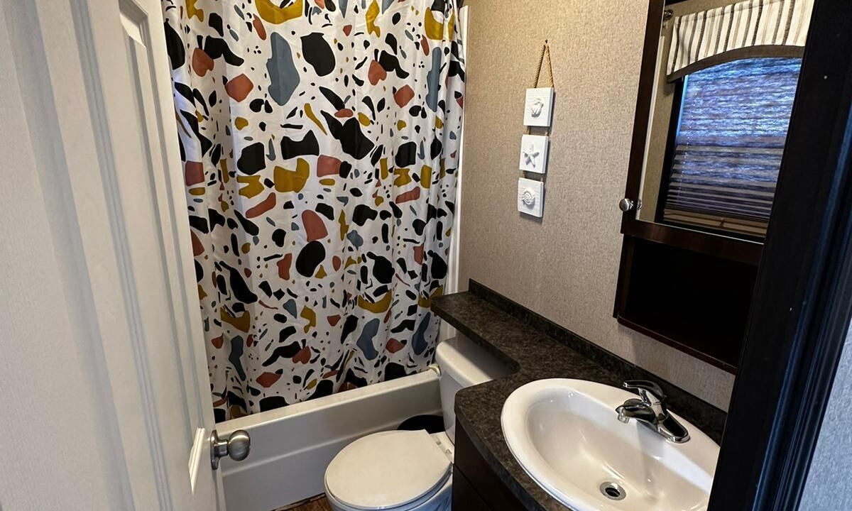 Photo of Bathroom in Niagara Falls