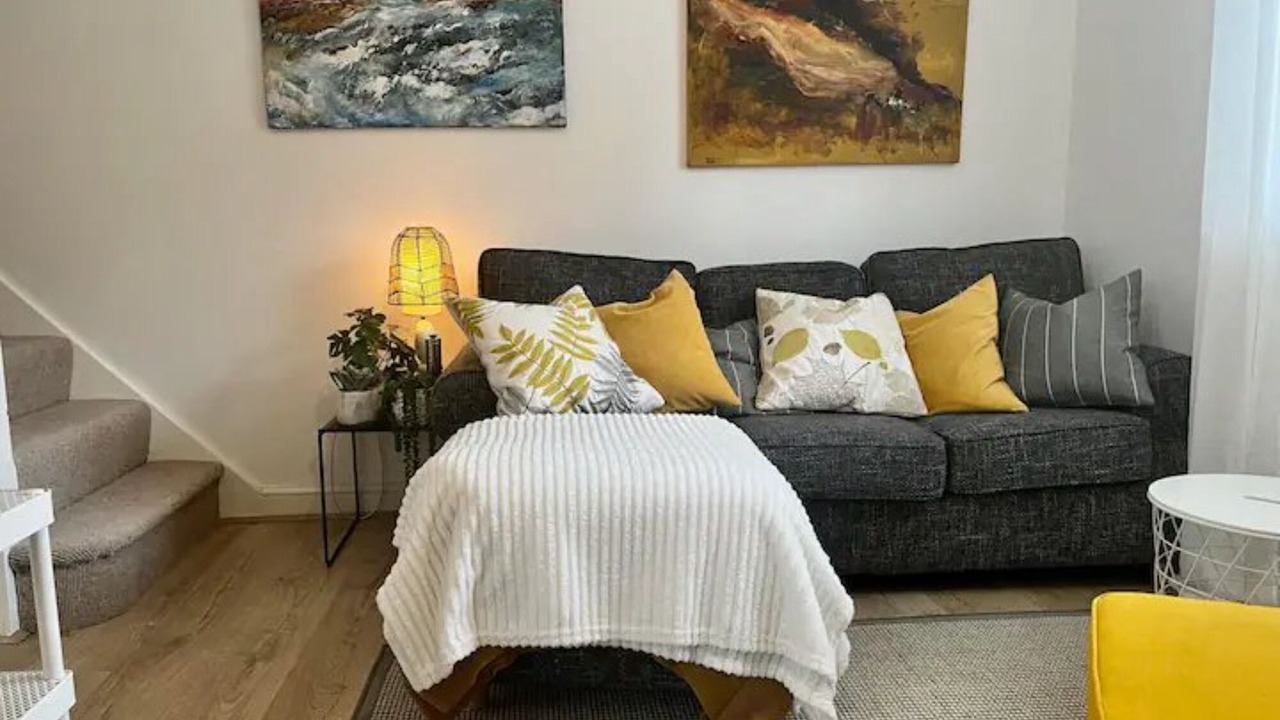Photo of Livingroom in Borehamwood