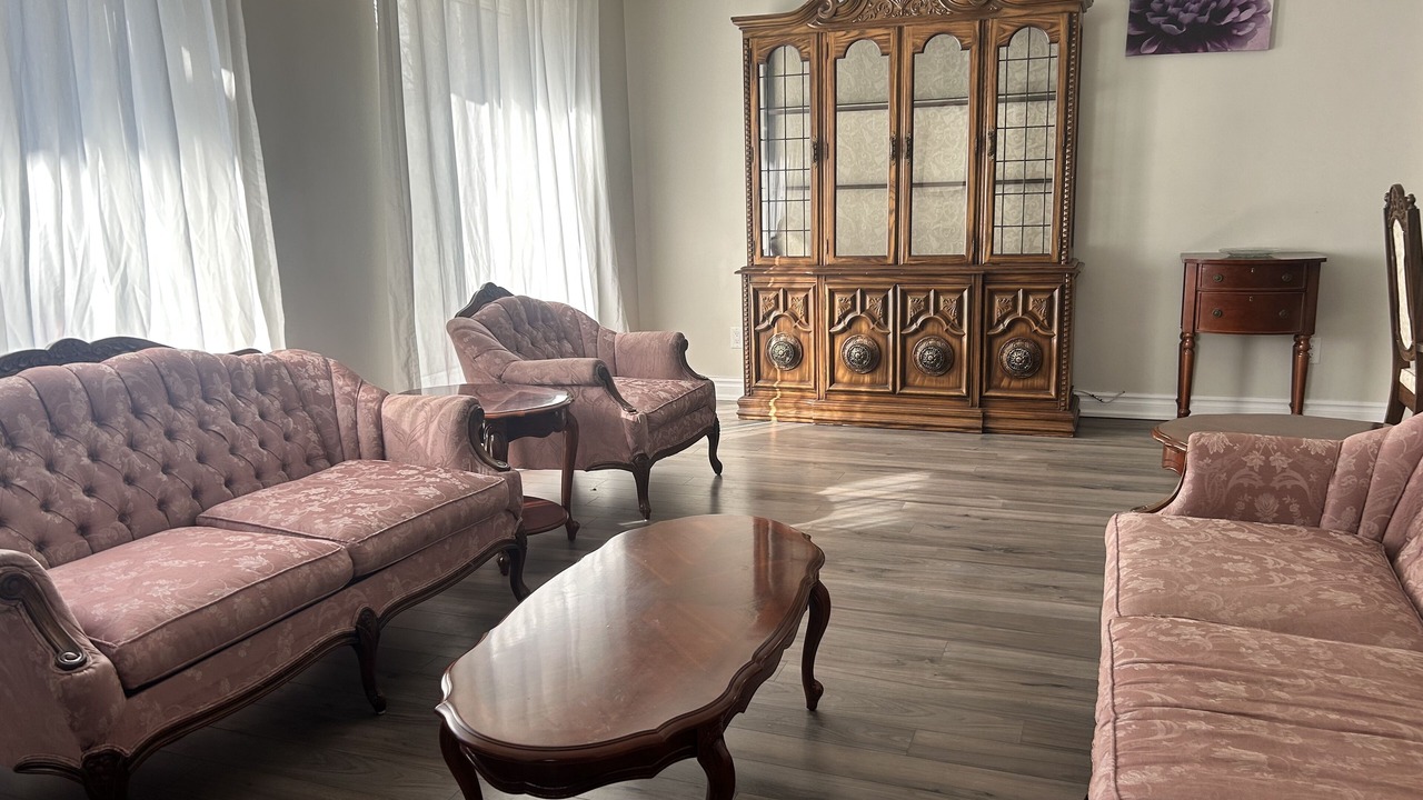Photo of Livingroom in The Peanut