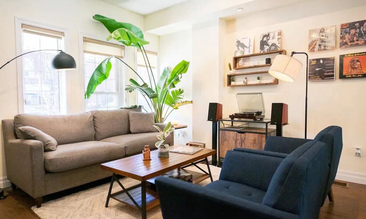 Photo of Livingroom in Leslieville