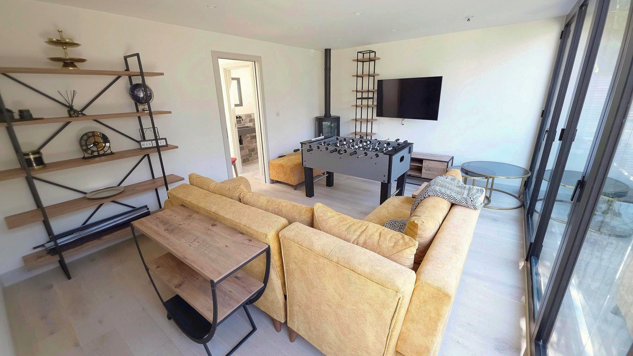 Photo of Livingroom in Church End