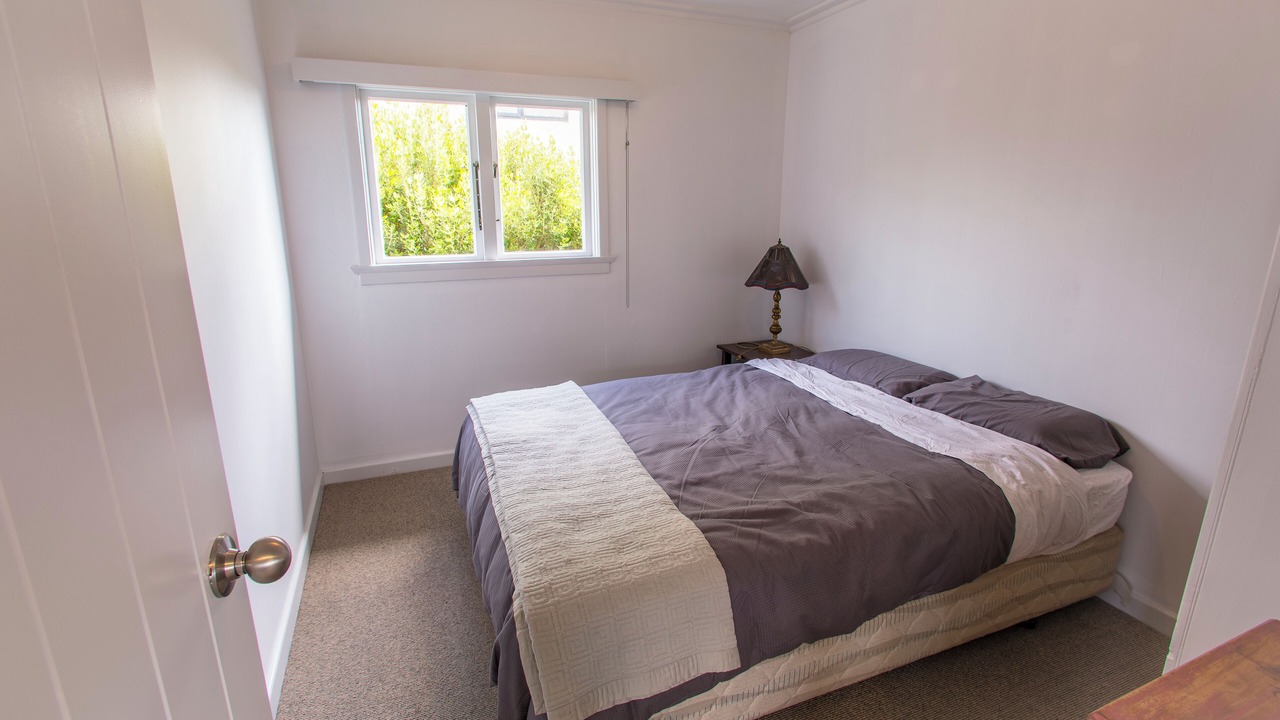 Photo of Bedroom in Colac Bay