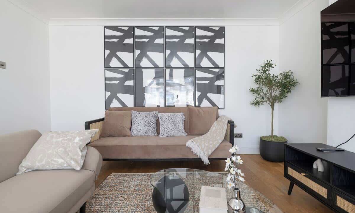 Photo of Livingroom in Pettits