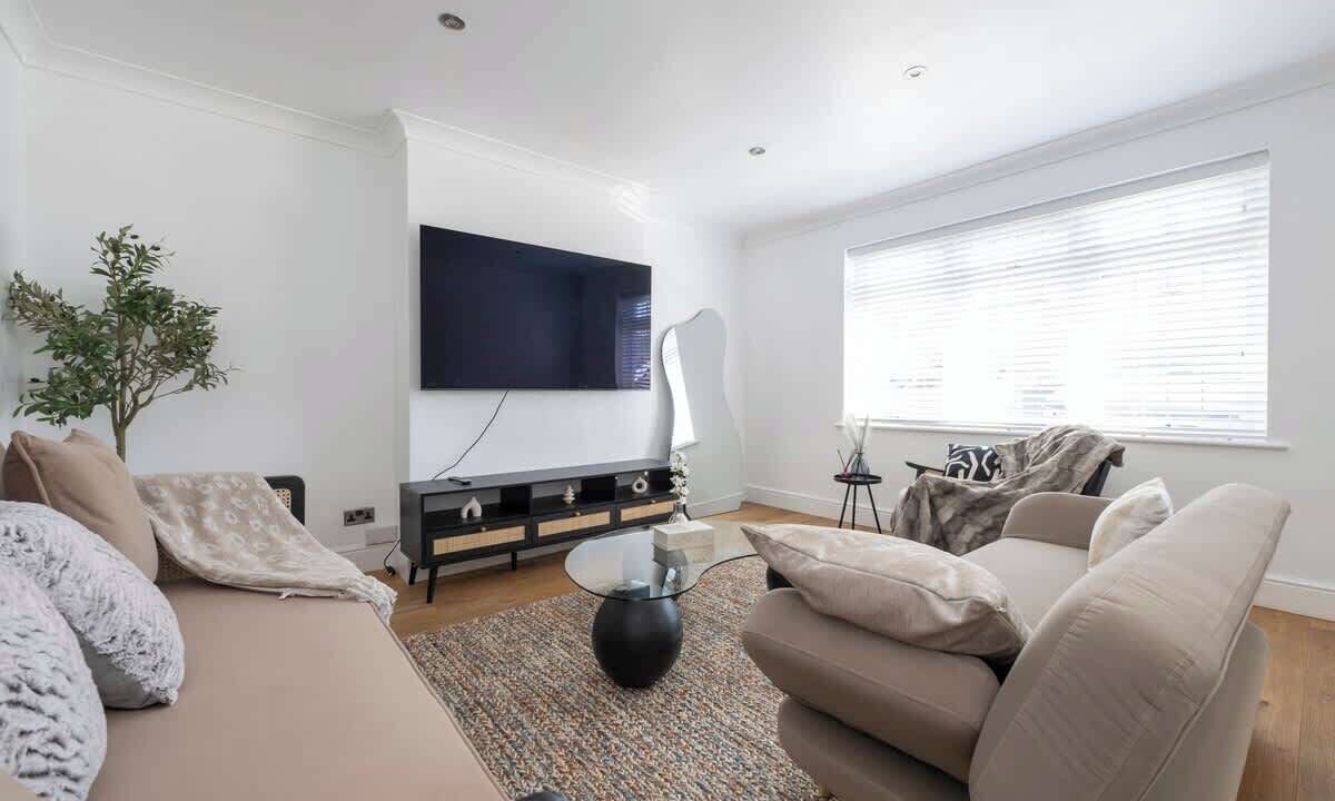 Photo of Livingroom in Pettits