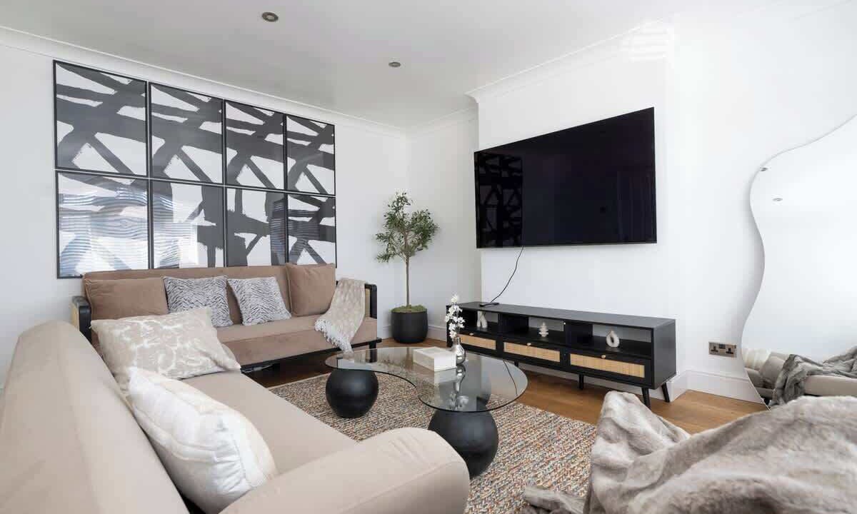 Photo of Livingroom in Pettits
