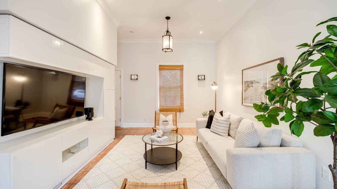 Photo of Livingroom in Leslieville