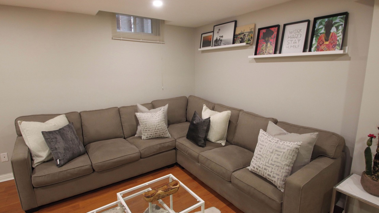Photo of Livingroom in East Credit